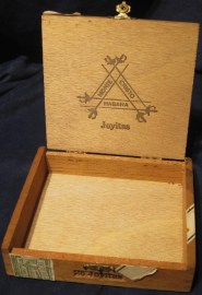 CAJA PUROS 25 JOYITAS 001 (2)